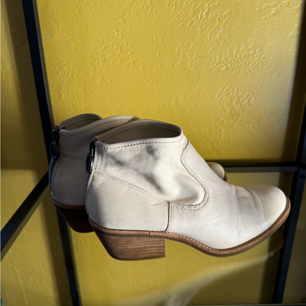 Sofft Aisley bootie - white ankle boots